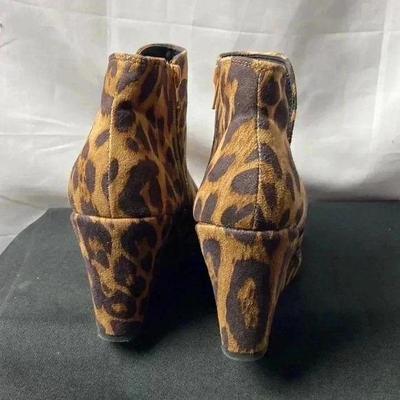 RAMPAGE WO SIZE 8  ANIMAL PRINT WEDGE HEEL ANKLE BOOT SIDE ZIPPER CLEAN - Picture 12 of 14